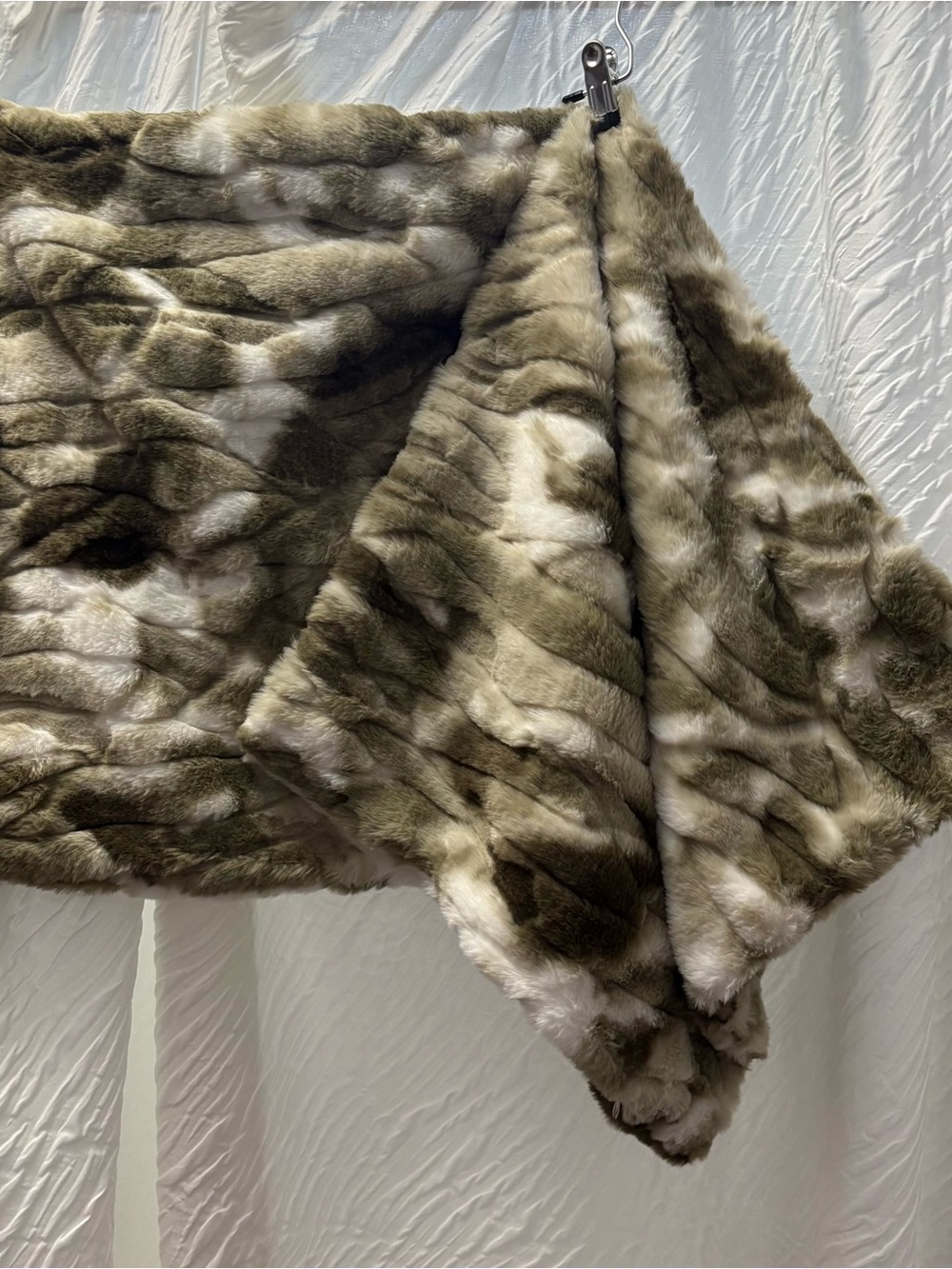 Lux Faux Fur Accent Pillow - Olive & Cream